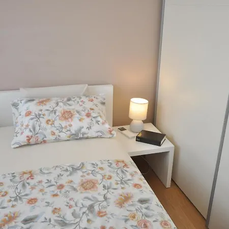 Carmen, Znjan, * سبليت