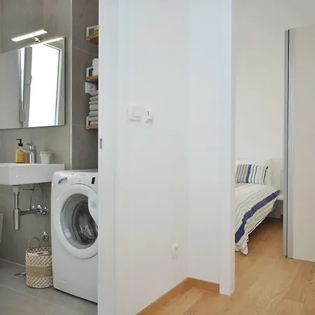 Carmen, Znjan, * سبليت