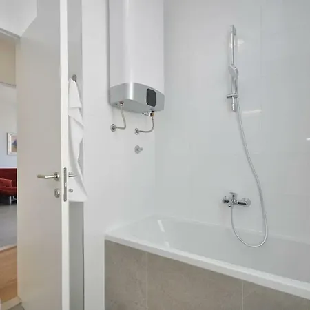 Carmen, Znjan, Apartman